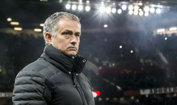 Mourinho wyrzucony na trybuny, ale i tak „Święty” spokój Manchesteru United