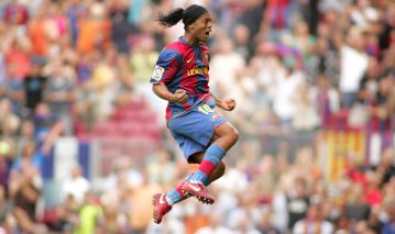 GOAL: Ronaldinho ponownie piłkarzem Barcelony!?