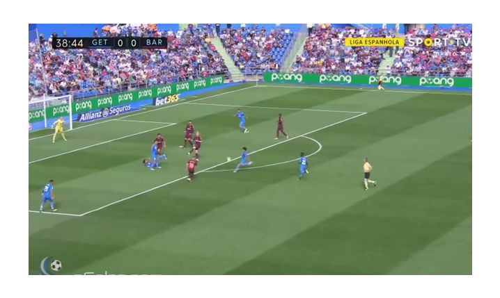 Shibasaki strzela FENOMENALNĄ bramkę z FC Barceloną! [VIDEO]