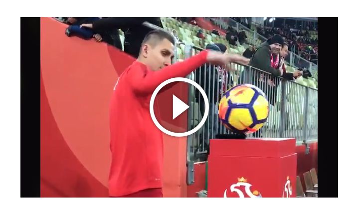 Jędrzejczyk chciał pokręcić piłką, ale...xD [VIDEO]