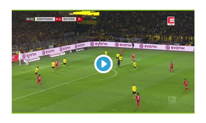 Lewandowski strzela gola piętą! [VIDEO]