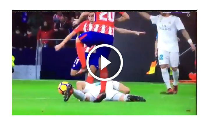 Correa wybił Benzemie gole z głowy... xD [VIDEO]