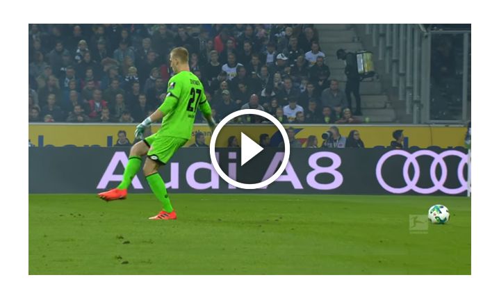 Bramkarz Mainz kopnął w niewidzialną piłkę... xD [VIDEO]