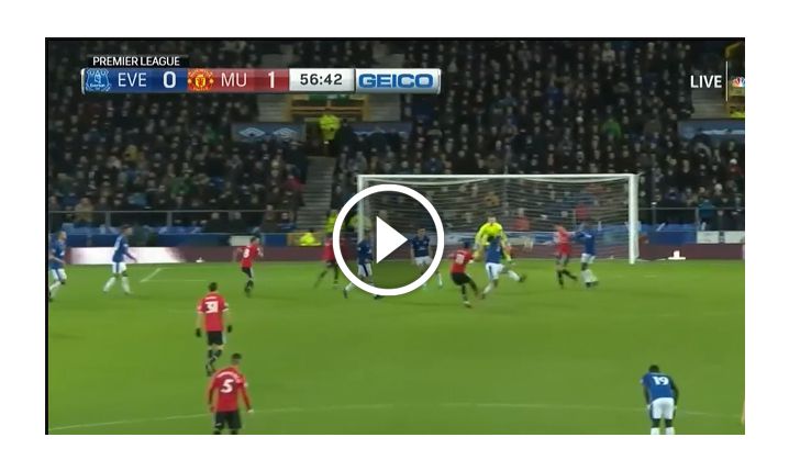 Techniczny strzał Martiala z Evertonem! 0-1 [VIDEO]