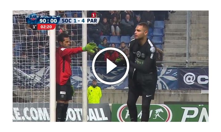 HIT! Dani Alves stanął na bramce po czerwie bramkarza PSG! [VIDEO]