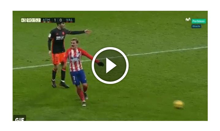 Griezmann podczas akcji zaczął.... uciszać kibiców! [VIDEO]