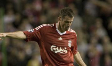 Carragher opluwa dziewczynkę po frustrującej porażce Liverpoolu