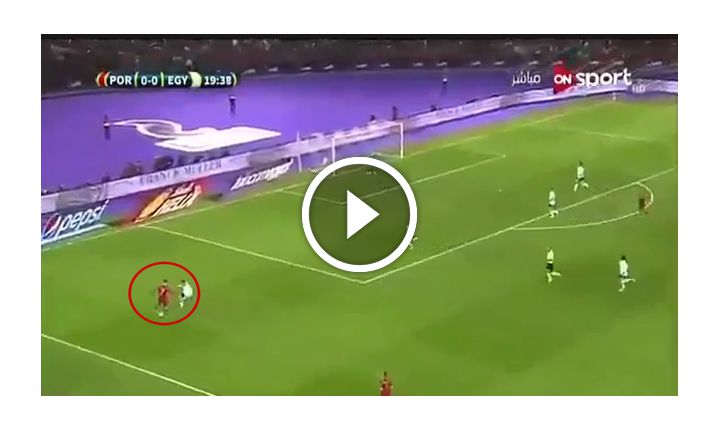 WOW! Tak Ronaldo zabawił się z piłkarzem Egiptu! [VIDEO]