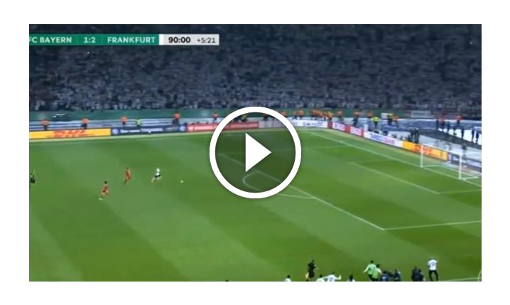 Gacinovic biegnie na pustą bramkę i... dobija Bayern! 3-1 [VIDEO]