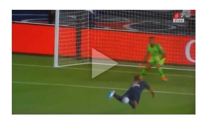 Niesamowity refleks Buffona! Uchronił PSG od samobója... [VIDEO]