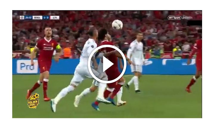 Salah opuszcza boisko po TYM starciu z Ramosem! [VIDEO]