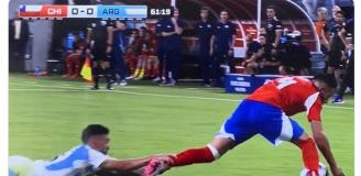 HIT! W taki sposób Argentyńczyk ''ZATRZYMAŁ'' piłkarza reprezentacji Chile xD