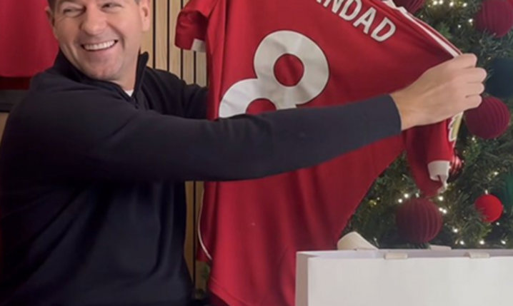 PREZENT dla 45-letniego Stevena Gerrarda!