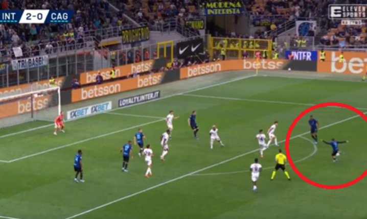 Takie PRZECUDOWNEGO GOLA strzelił Piotr Zieliński w meczu z Cagliari [VIDEO]