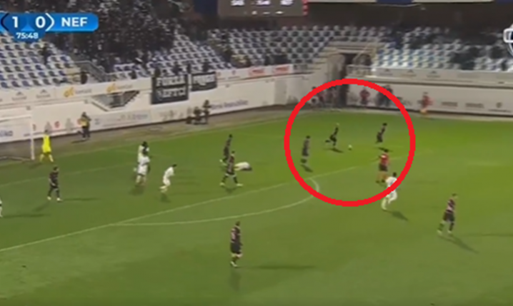 HIT! Tymoteusz Puchacz PRZEJMUJE PIŁKĘ W SWOIM POLU KARNYM, przebiega 3/4 boiska i... <3 [VIDEO]