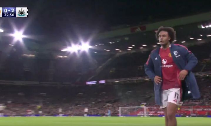 Zirkzee zmieniony w 33 minucie i WYBUCZANY przez kibiców Man United... [VIDEO]