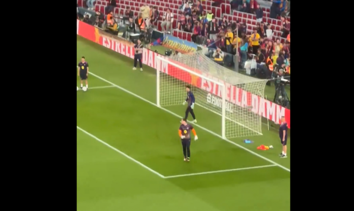 Szczęsny fetuje po tym, jak obronił strzał Lewego na rozgrzewce... :D [VIDEO]
