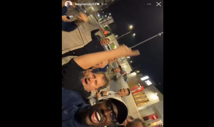 Benjamin Mendy świętujący z kibicami Pogoni o 1 w nocy na stacji xD [VIDEO]