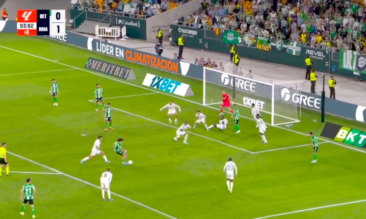 Bellerin strzela gola Realowi Madryt w 94 minucie! 1-1 [VIDEO]