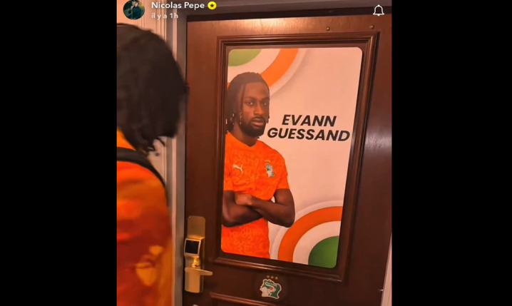 Nicolas Pepe pokazuje pokoje w hotelu, w którym jest reprezentacja WKS! [VIDEO]