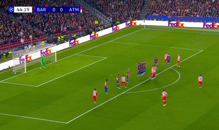 Julian Alvarez ładuje gola z rzutu wolnego Barcelonie! 0-1 [VIDEO]