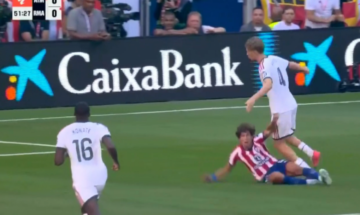Dean Huijsen wylatuje z boiska i Atletico strzela na 1-0! [VIDEO]