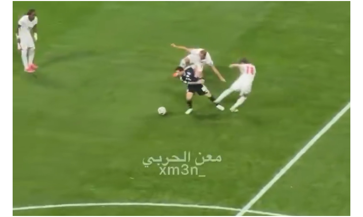 Leo Messi VS 4 zawodników Anglii [VIDEO]