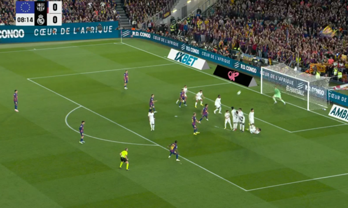 Rashford strzela gola z rzutu wolnego w El Clasico! 1-0 [VIDEO]