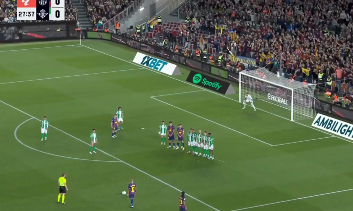 Raphinha STRZELA GOLA z rzutu wolnego! 1-0 [VIDEO]