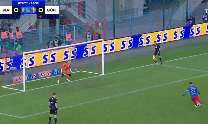 HlT! KOMICZNY strzał ''panenką'' piłkarza Piasta Gliwice XD [VIDEO]