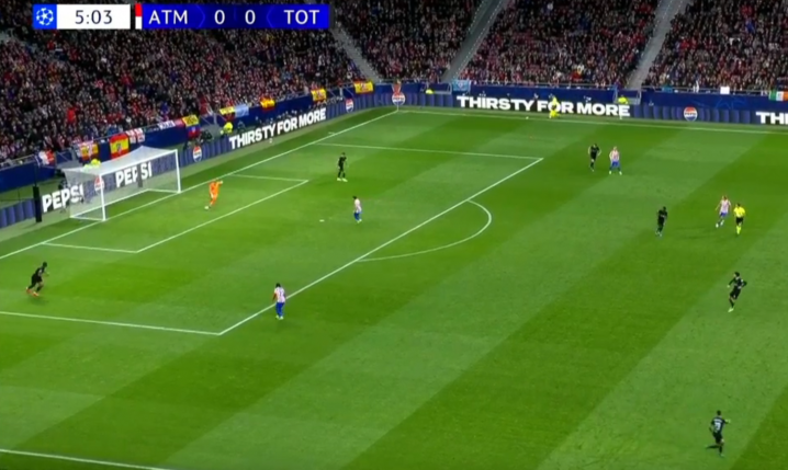 Fatalny KIKS bramkarza Tottenhamu i Atletico strzela na 1-0! [VIDEO]