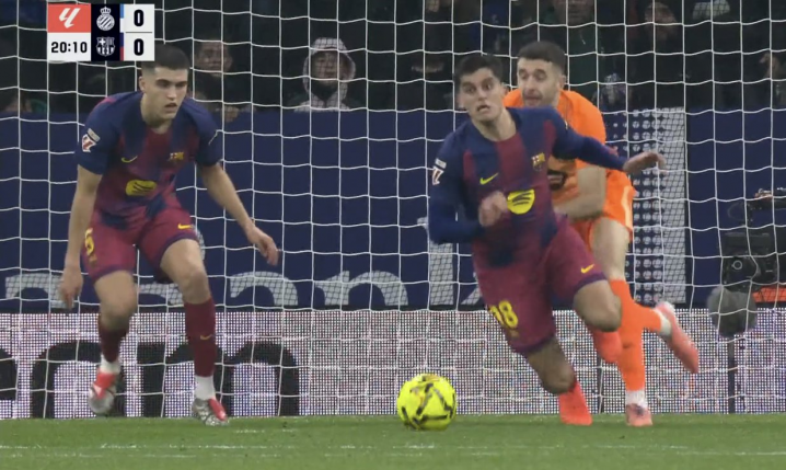 Joan Garcia obronił strzał Gerardem Martinem... xD [VIDEO]