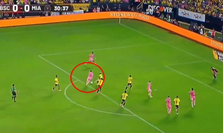 TAK STRZELA Leo Messi w meczu z Barceloną SC! [VIDEO]