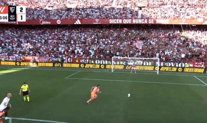 Lewandowski NIE TRAFIA z rzutu karnego z Sevillą! [VIDEO]