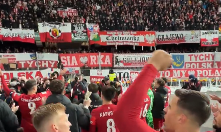 Piłkarze śpiewają razem z kibicami po meczu z Litwą! <3 [VIDEO]