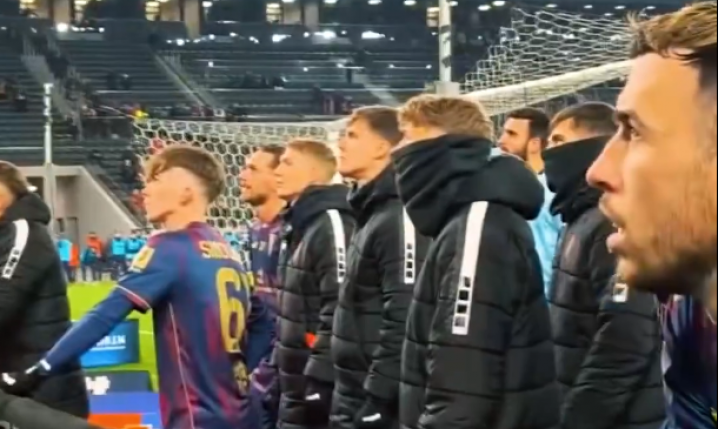 GRUBO! Skandaliczne słowa kibiców Pogoni do swoich zawodników pod płotem... [VIDEO]