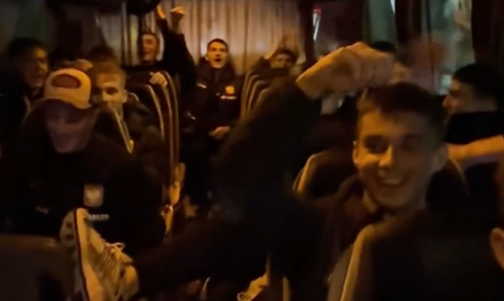 Piłkarze Polski U21 śpiewają ''Jurek on fire'' w autokarze! xD [VIDEO]