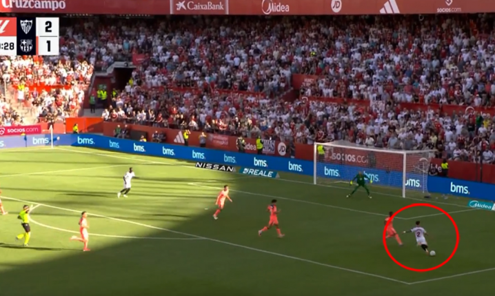 Tak strzela Carmona na 3-1 z Barceloną! Szczęsny nie pomógł... [VIDEO]