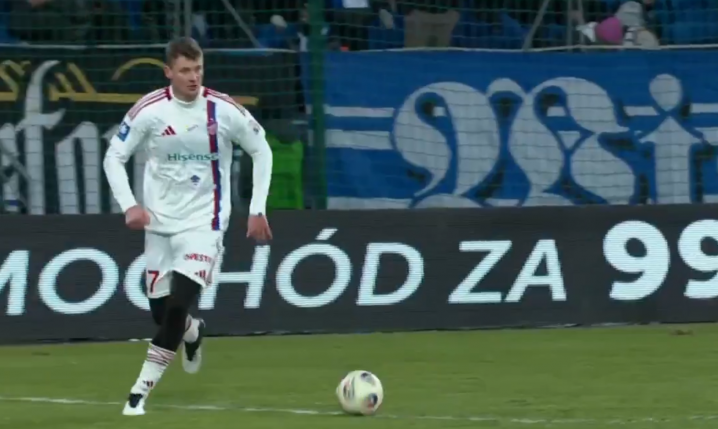 Wybicie piłki przez Pawła Dawidowicza... xD [VIDEO]