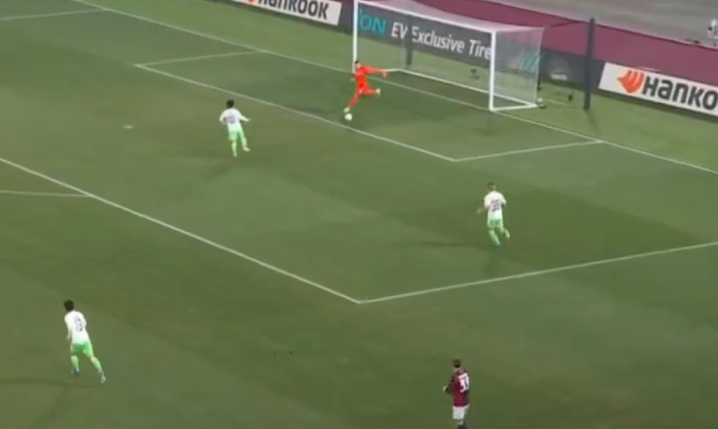 Fatalny błąd Łukasza Skorupskiego w meczu LE... [VIDEO]