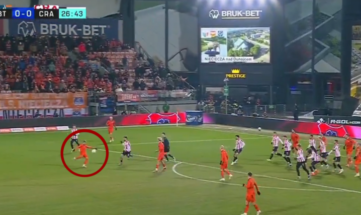 ''NIESAMOWITY'' strzał piłkarza Termaliki... xD [VIDEO]