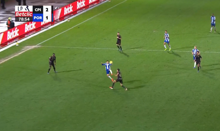 KOSZMARNY faul Williama Gomesa i czerwona kartka piłkarza Porto [VIDEO]