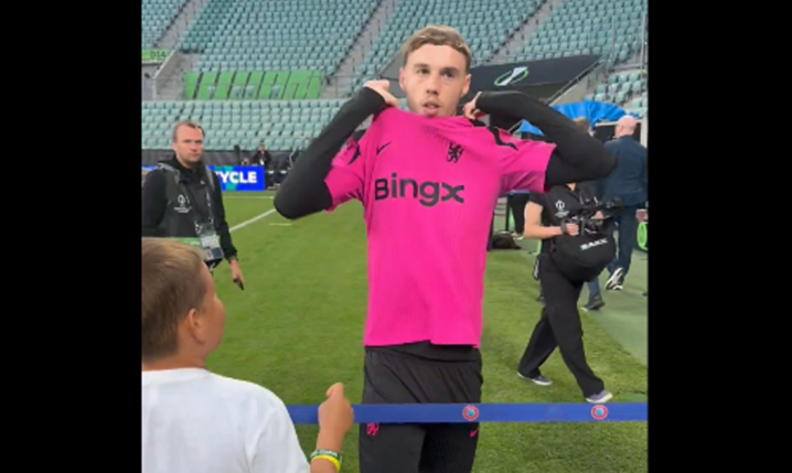 MEGA RADOŚĆ młodego kibica po tym, jak Palmer dał mu koszulkę! [VIDEO]