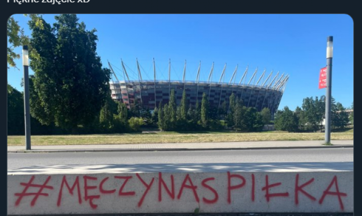 NAPIS na murku przed stadionem PGE Narodowy... xD
