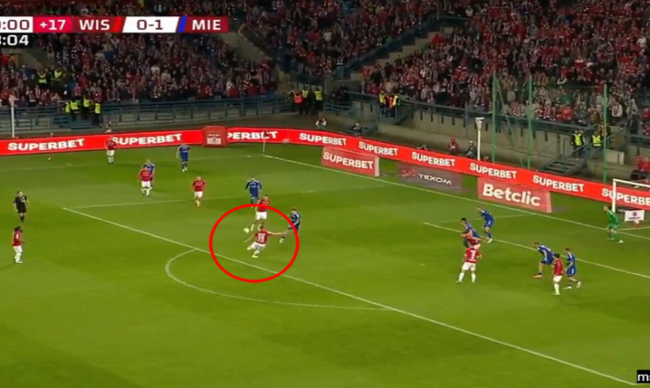 ''NIESAMOWITY'' strzał Zwolińskiego w końcówce meczu... xD [VIDEO]