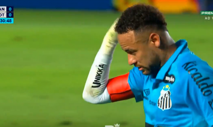 Neymar chciał zdobyć gola ręką i... WYLECIAŁ Z BOISKA! XD [VIDEO]