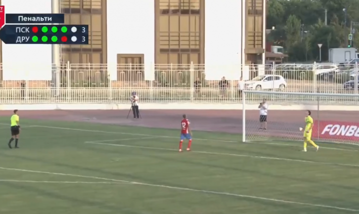 ABSURDALNY gol w serii rzutów karnych... XD [VIDEO]