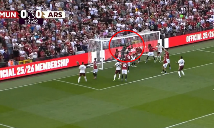 FATALNY błąd bramkarza Man United i Arsenal strzela gola! 0-1 [VIDEO]