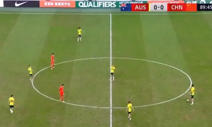 HlT! Zaangażowanie piłkarzy pod koniec meczu Australia - Chiny U23... xD [VIDEO]
