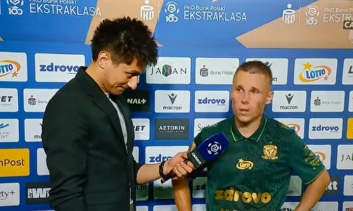 Grzegorz Tomasiewicz dał WYWIAD ROKU w przerwie meczu z Widzewem xD [VIDEO]